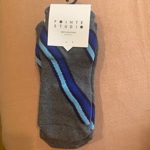 Pointe Studio Grip Socks NWT M/L
